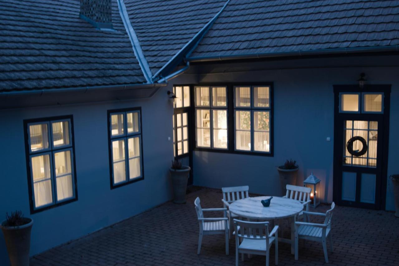 Ister Guesthouse Esztergom Exterior foto